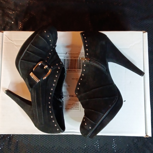 BCBG Generation Silver Studded Black Suede Booties With Buckles (8) GUC - Picture 4 of 13